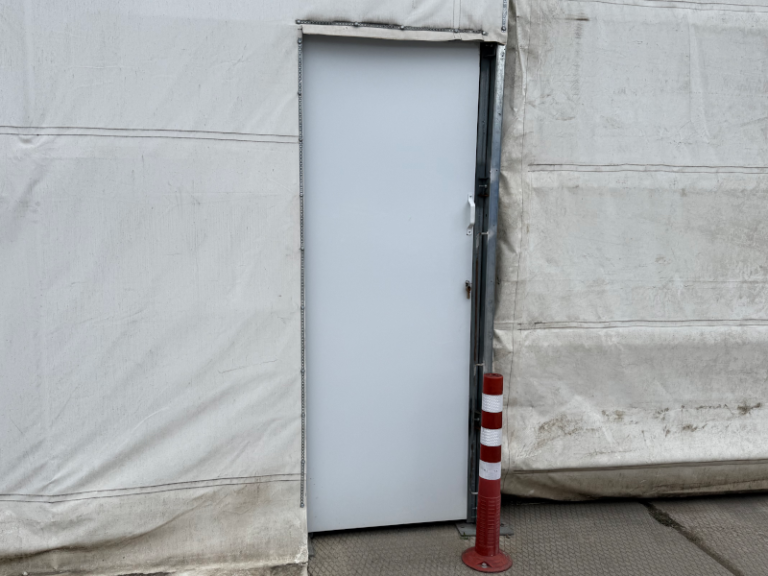 Slankiojančios durys tentiniam angarui