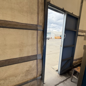 Slankiojančios durys tentiniam angarui