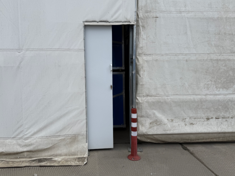 Slankiojančios durys tentiniam angarui