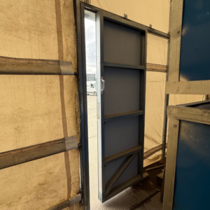 Slankiojančios durys tentiniam angarui