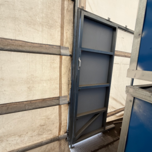 Slankiojančios durys tentiniam angarui