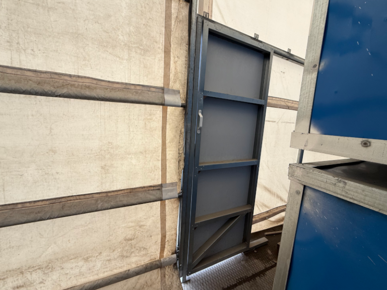 Slankiojančios durys tentiniam angarui