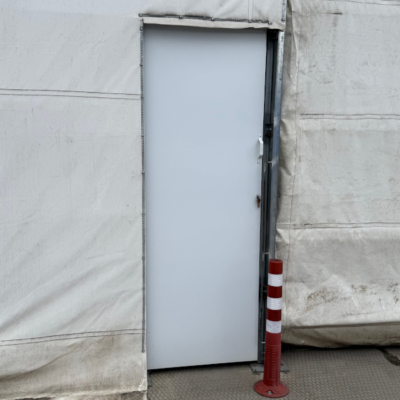 Slankiojančios durys tentiniam angarui