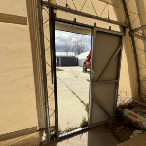 Slankiojančios durys tentiniam angarui